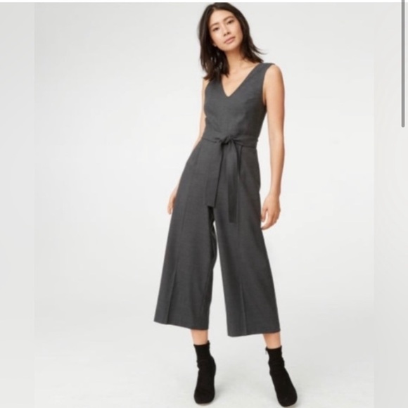 🥂Club Monaco Black Torela Tie Front Jumpsuit V-Neck
Cropped Wide Leg - Picture 2 of 6